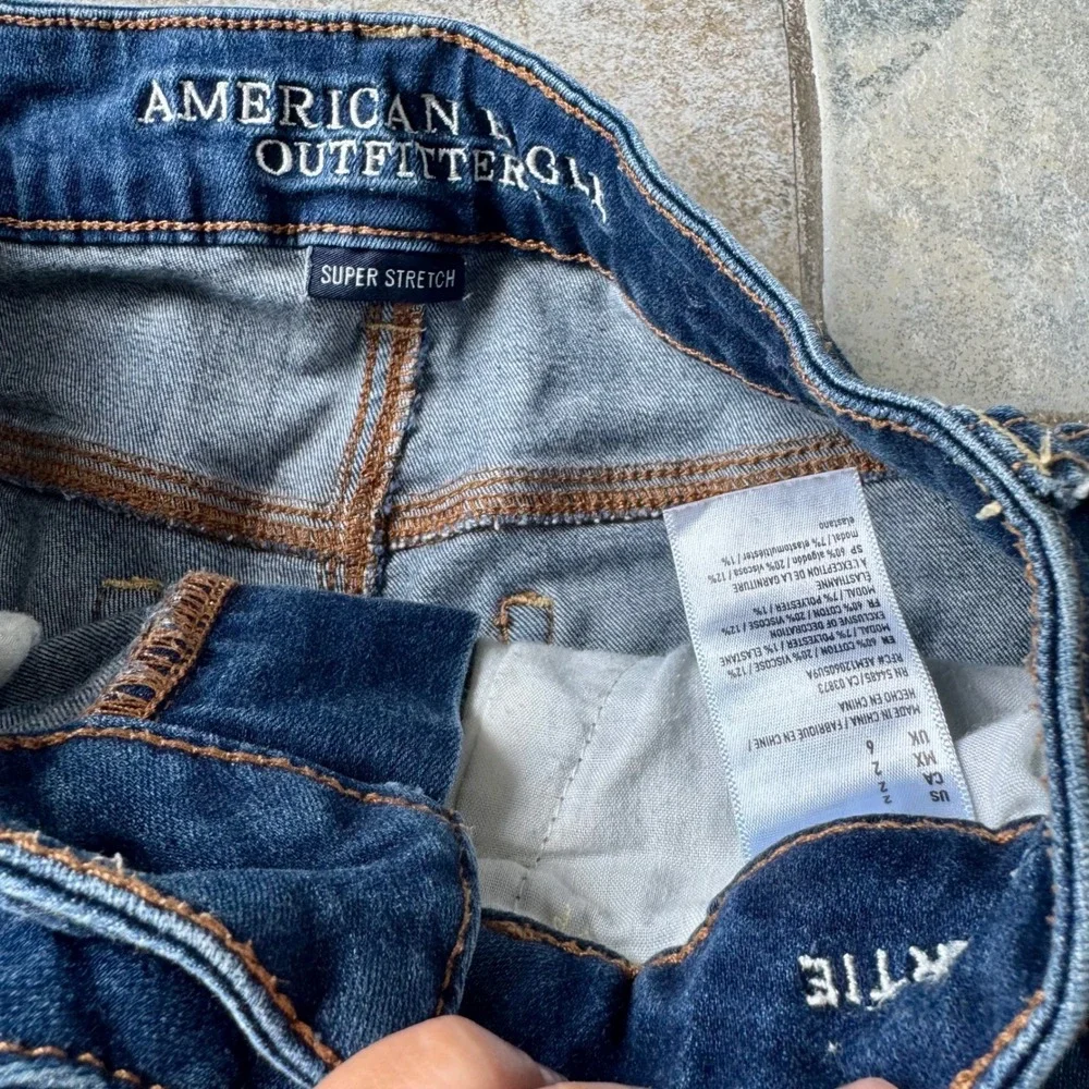 Y2K American Eagle Stretch Distressed Shorts Sz 2 Peekaboo Crochet Pocket Detail